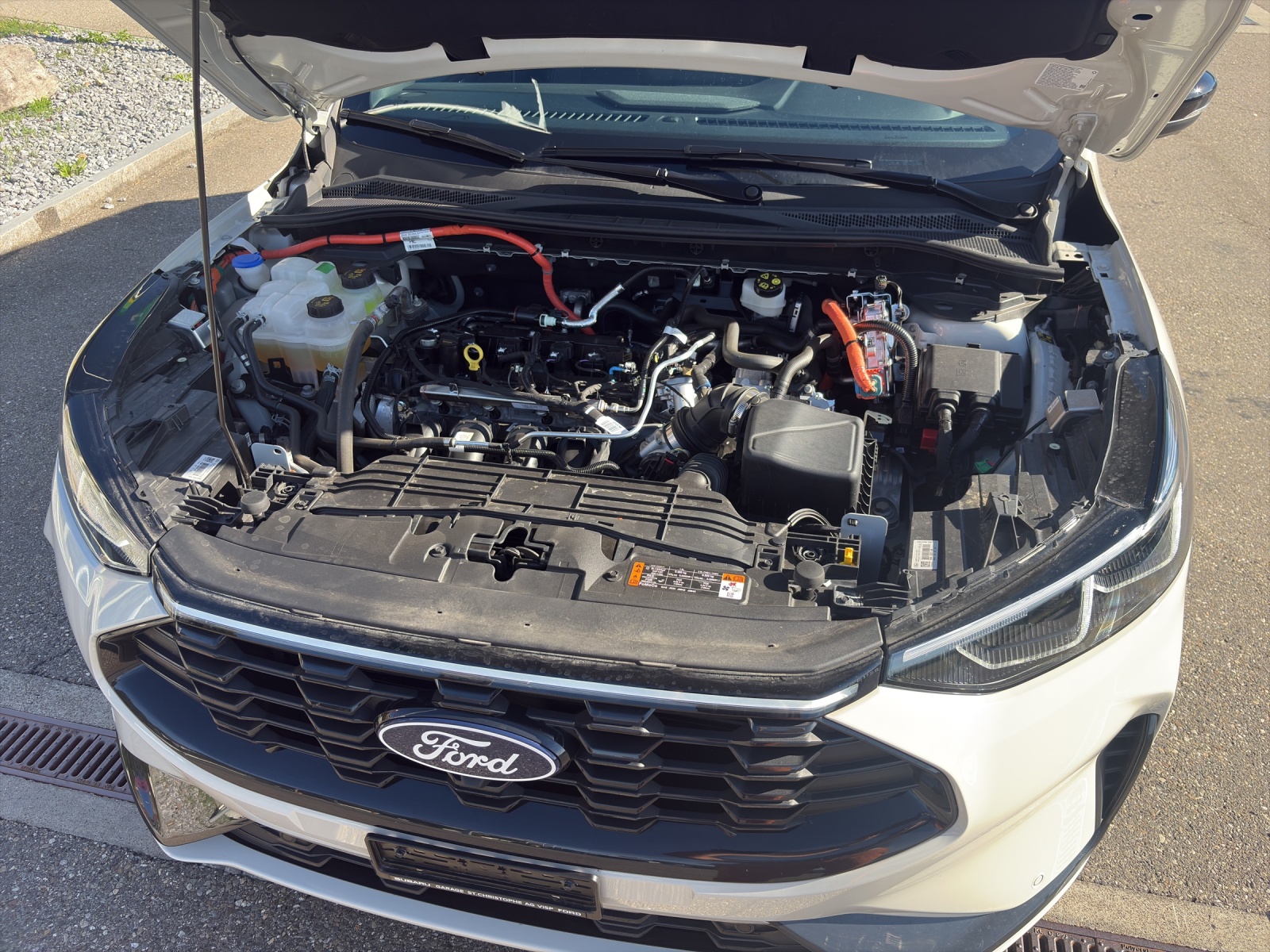 FORD Kuga 2.5 Hybrid Sound Edition 4x4-image-18