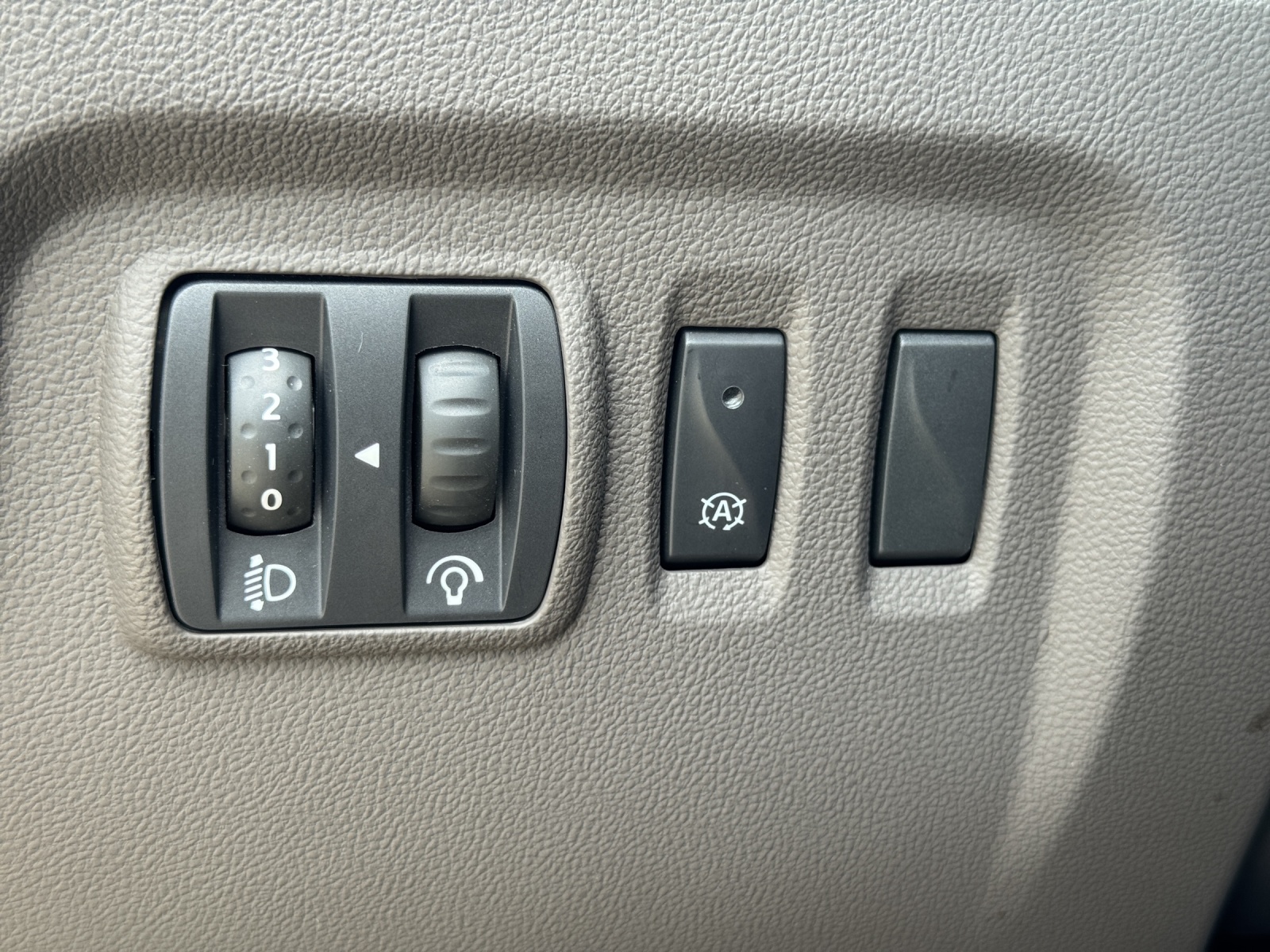 RENAULT Captur 1.2 T 16V Iconic EDC-image-17