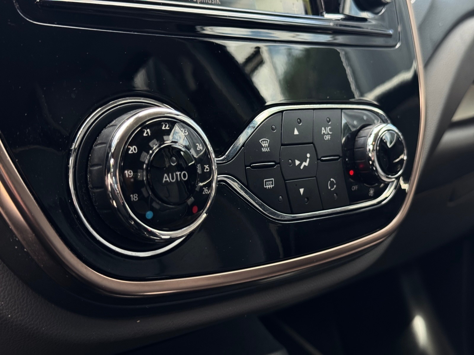 RENAULT Captur 1.2 T 16V Iconic EDC-image-15