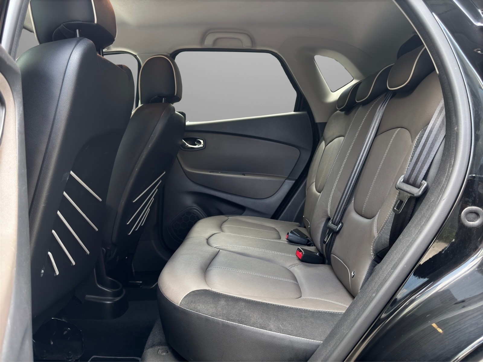 RENAULT Captur 1.2 T 16V Iconic EDC-image-10