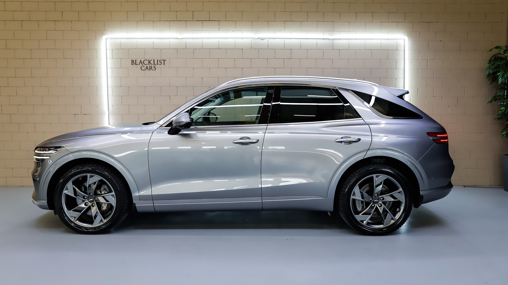 GENESIS GV70 Electrified Sport kWh 77,4 AWD * Savile Silver *-image-3