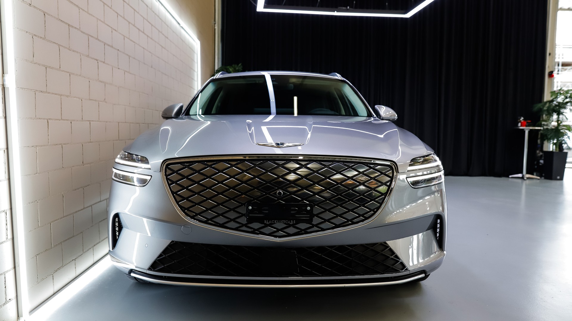 GENESIS GV70 Electrified Sport kWh 77,4 AWD * Savile Silver *-image-2