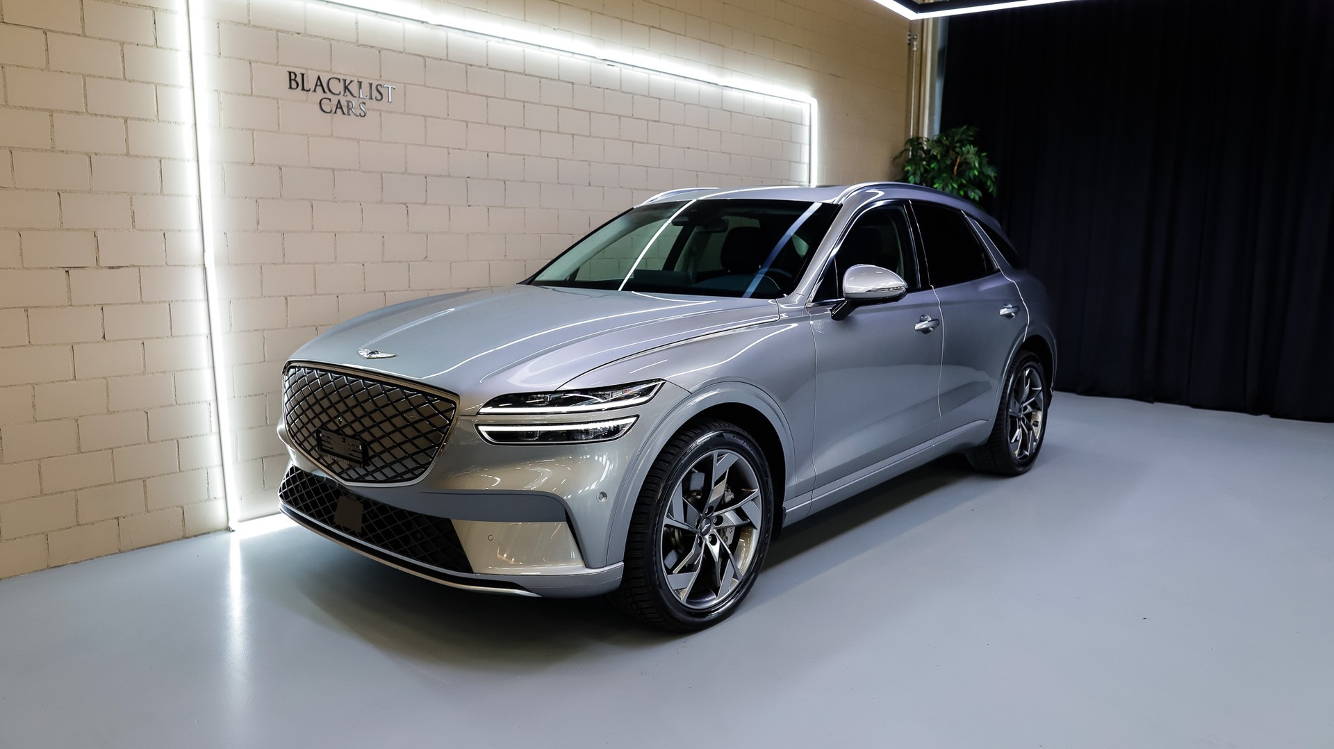 GENESIS GV70 Electrified Sport kWh 77,4 AWD * Savile Silver *-image-0