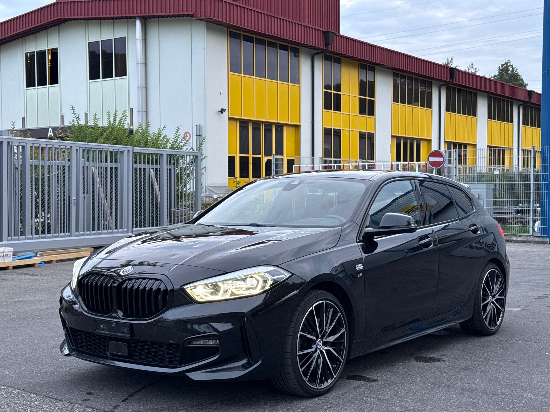 BMW 120d xDrive Steptronic M Sport-image-0