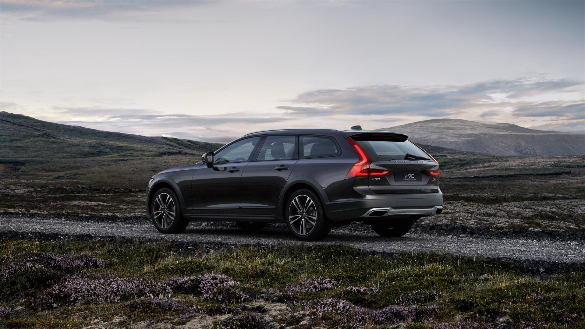 VOLVO D5 Pro AWD-image-4