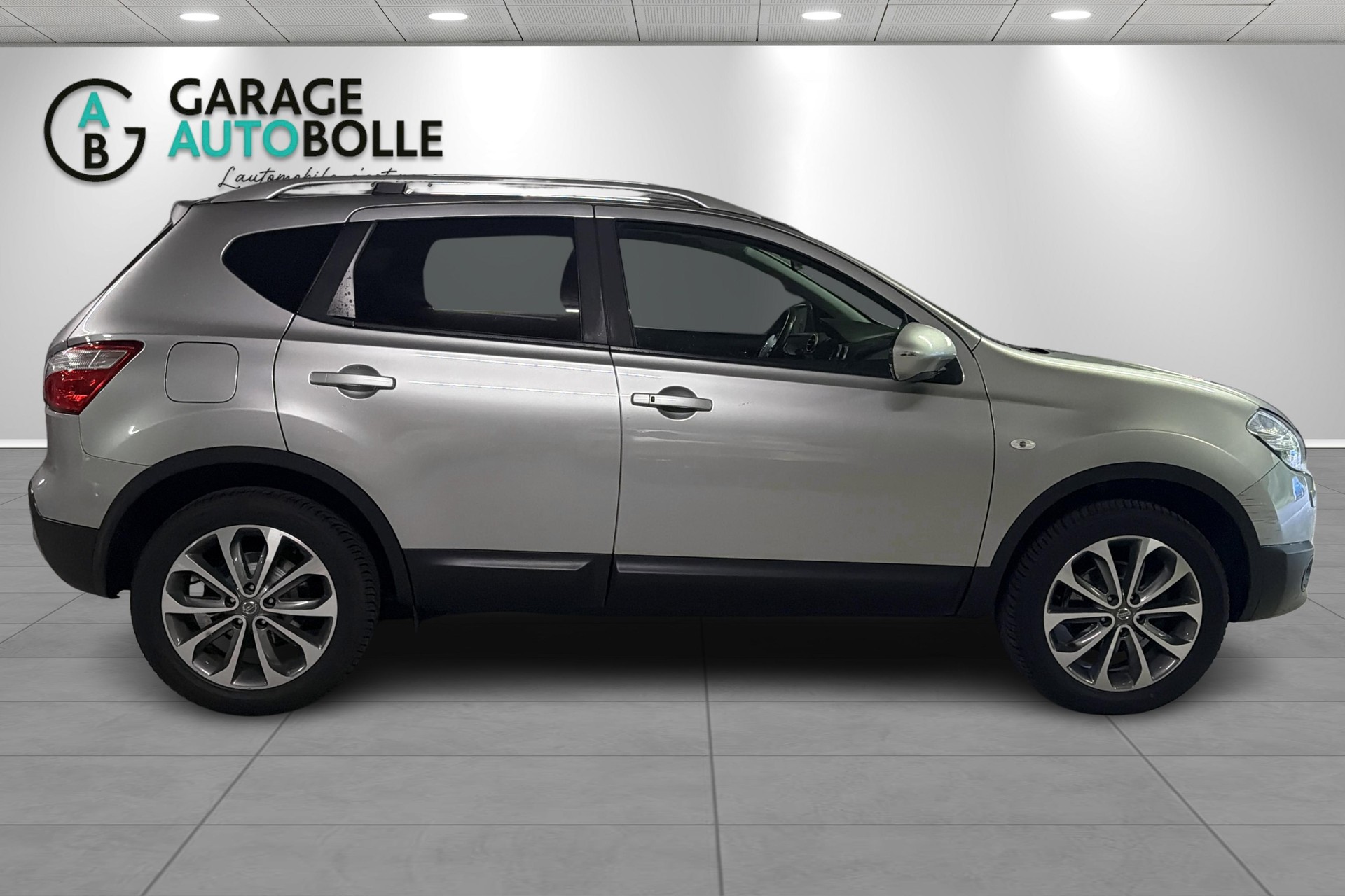 NISSAN Qashqai 1.6 dCi iStop 4WD tekna-image-2