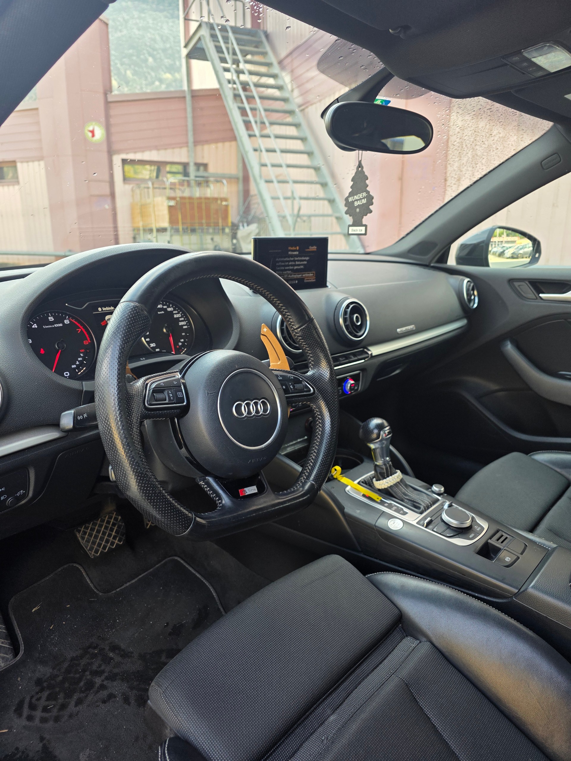AUDI A3 Limousine 1.8 TFSI Attraction S-tronic-image-13