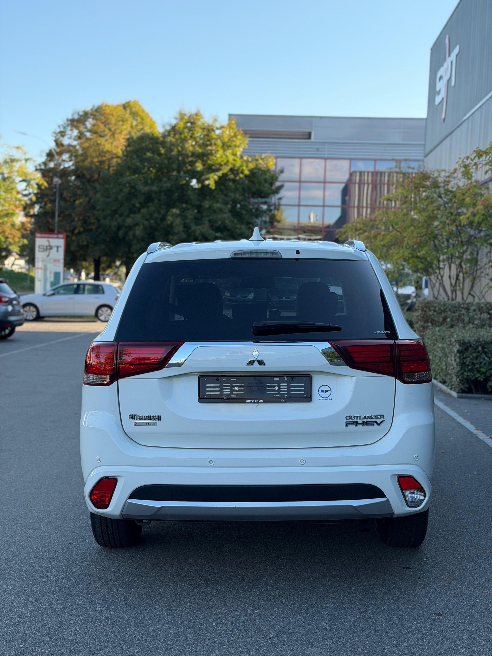 MITSUBISHI Outlander 2.0 PHEV 4WD Automatic-image-3