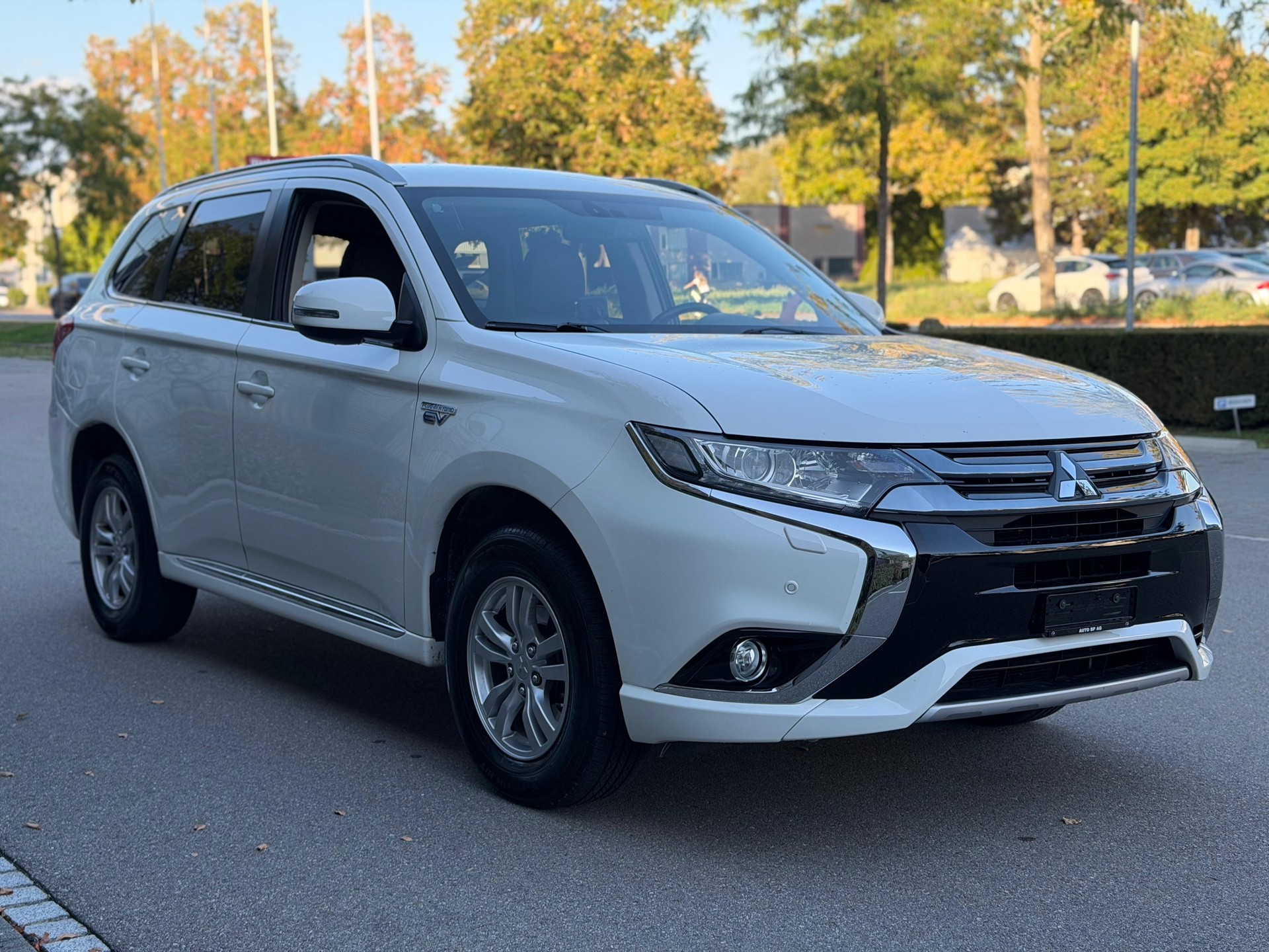 MITSUBISHI Outlander 2.0 PHEV 4WD Automatic-image-5