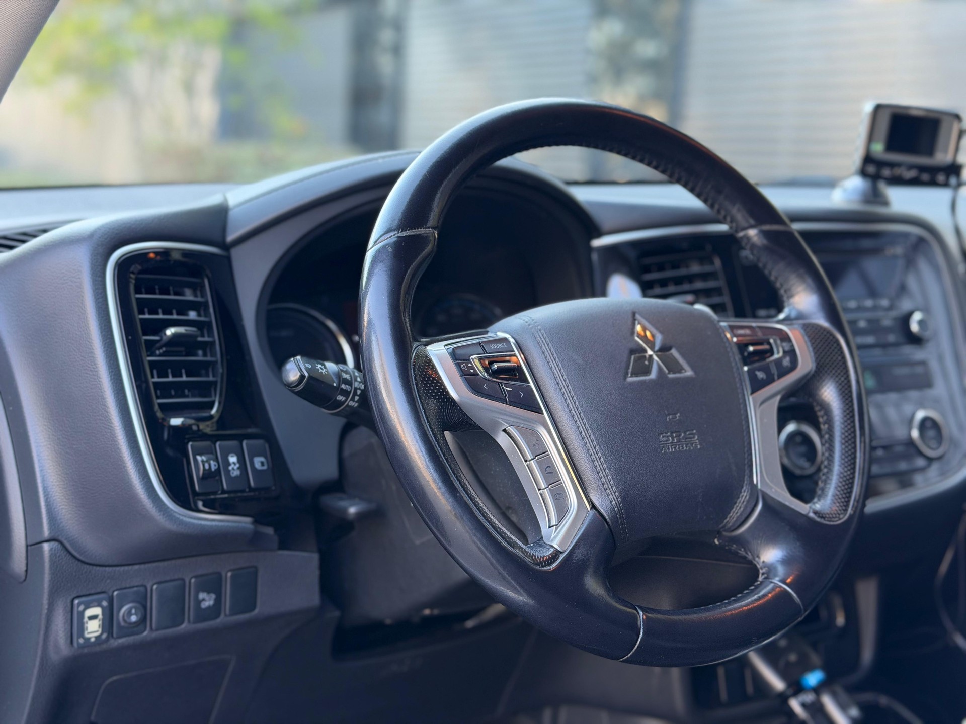 MITSUBISHI Outlander 2.0 PHEV 4WD Automatic-image-12