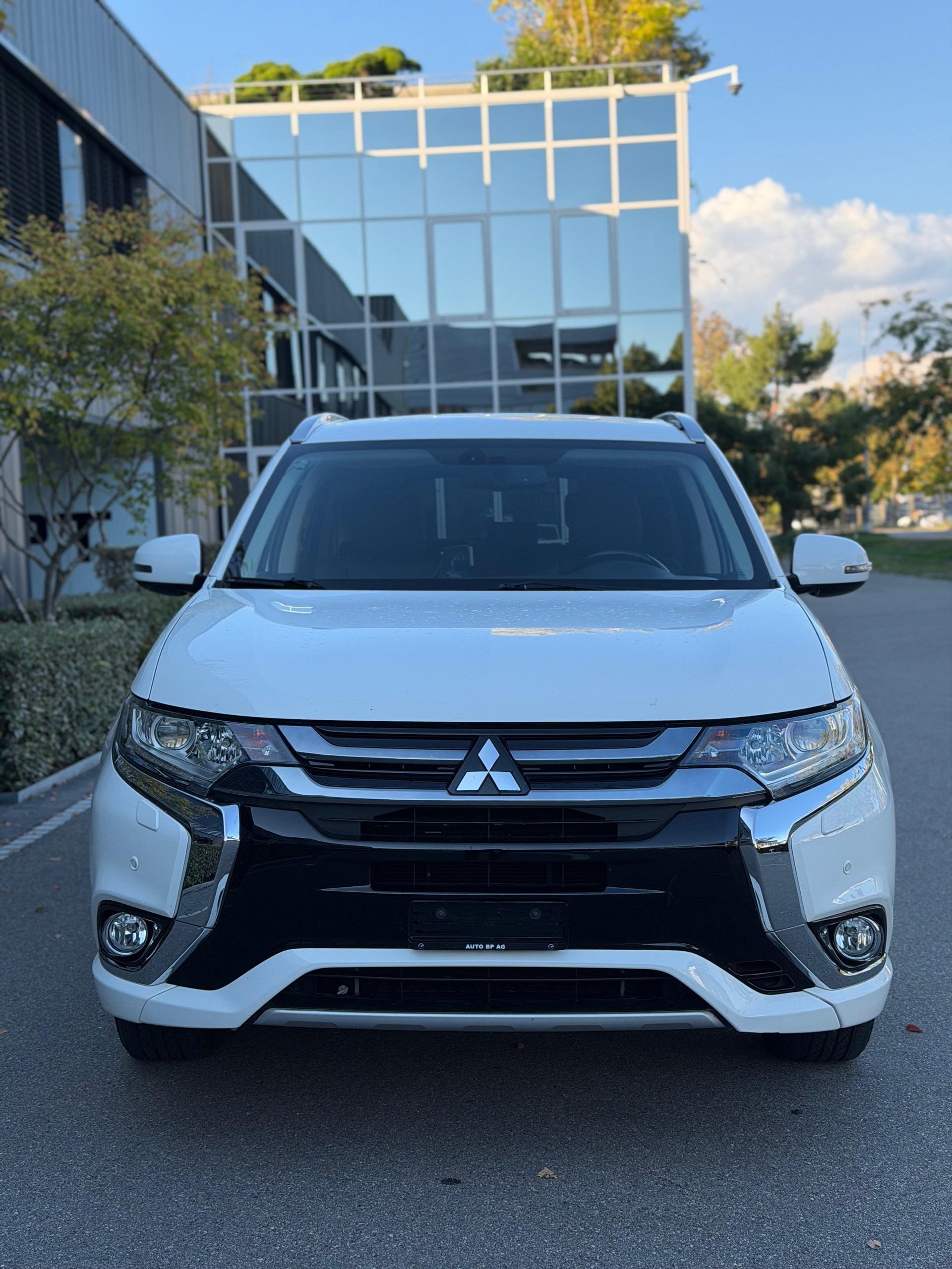 MITSUBISHI Outlander 2.0 PHEV 4WD Automatic-image-6