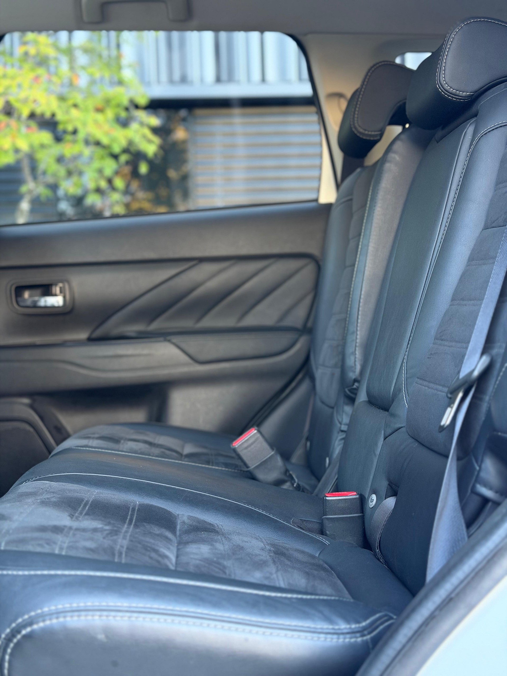 MITSUBISHI Outlander 2.0 PHEV 4WD Automatic-image-7
