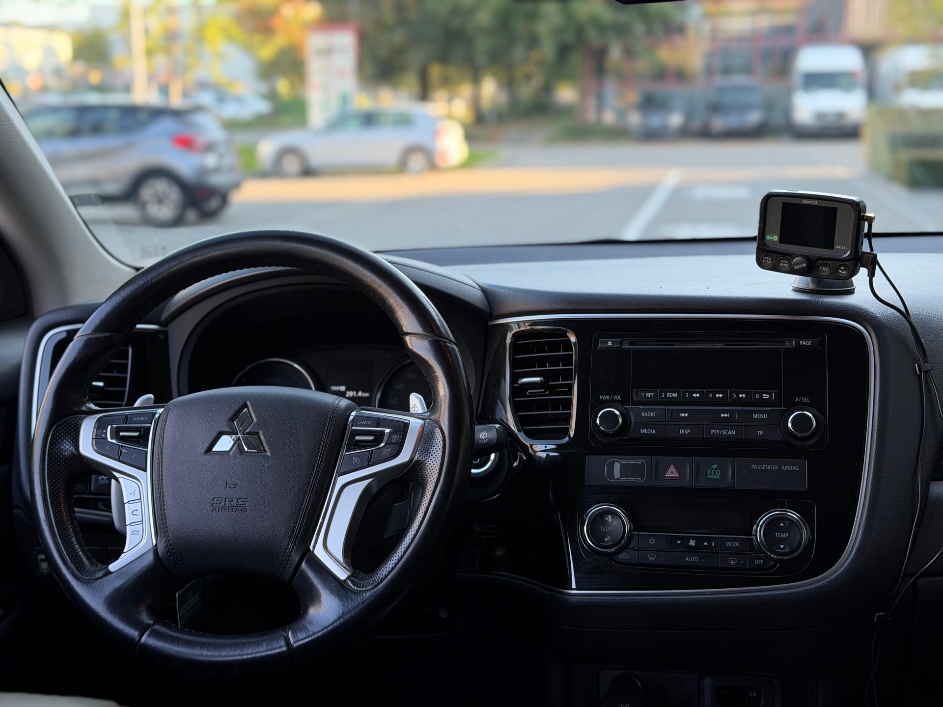 MITSUBISHI Outlander 2.0 PHEV 4WD Automatic-image-9