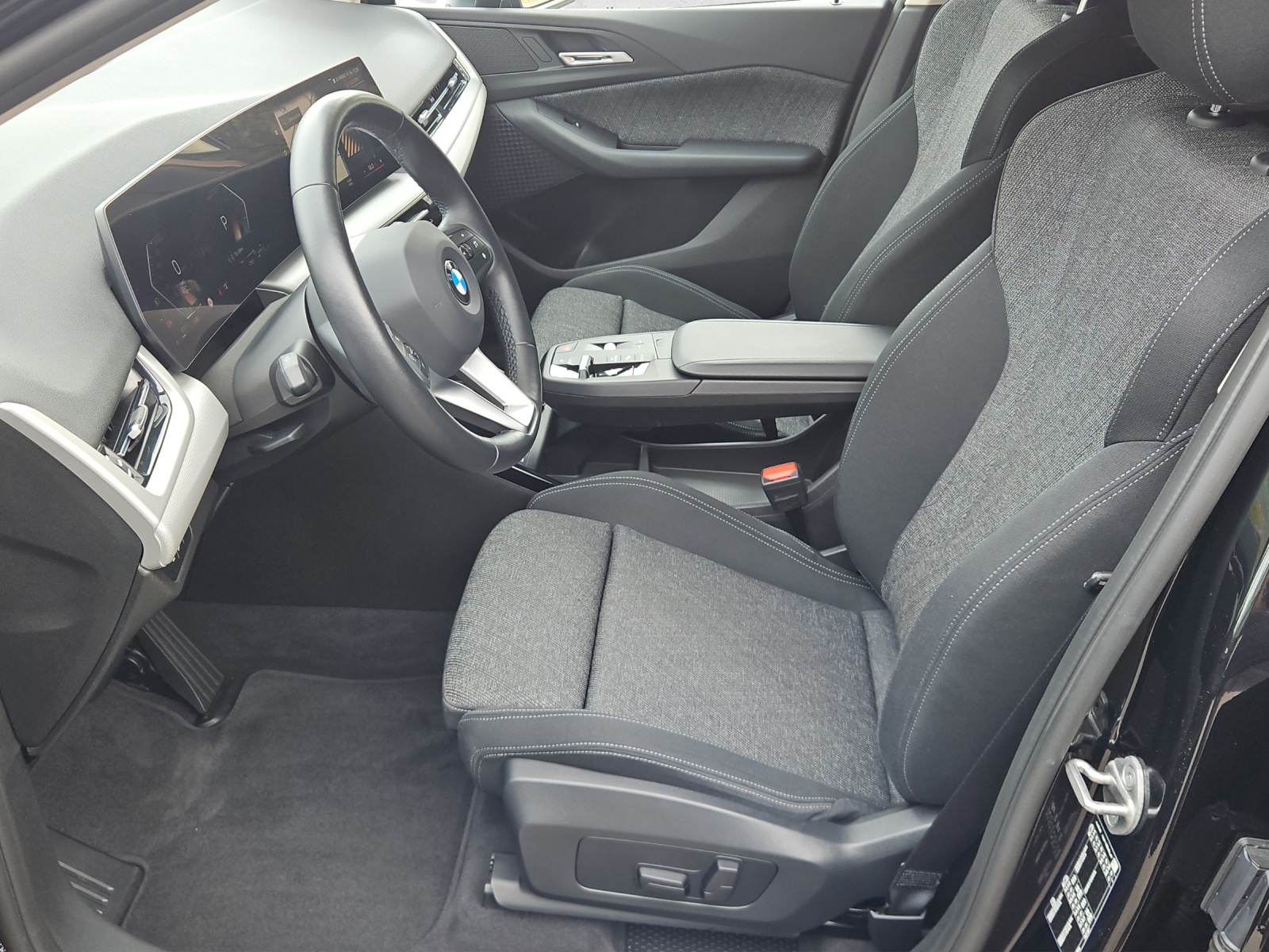 BMW 218i Active Tourer-image-9