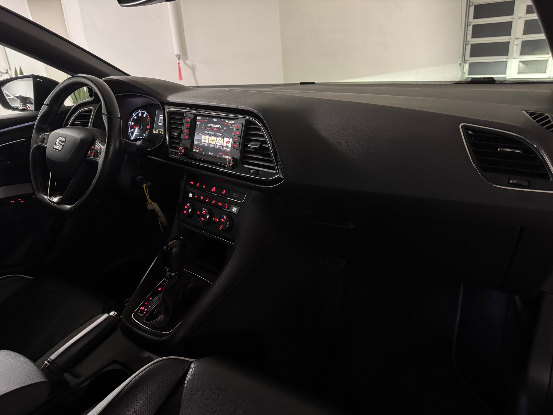 SEAT Leon 2.0 TSI Cupra 290 DSG-image-11