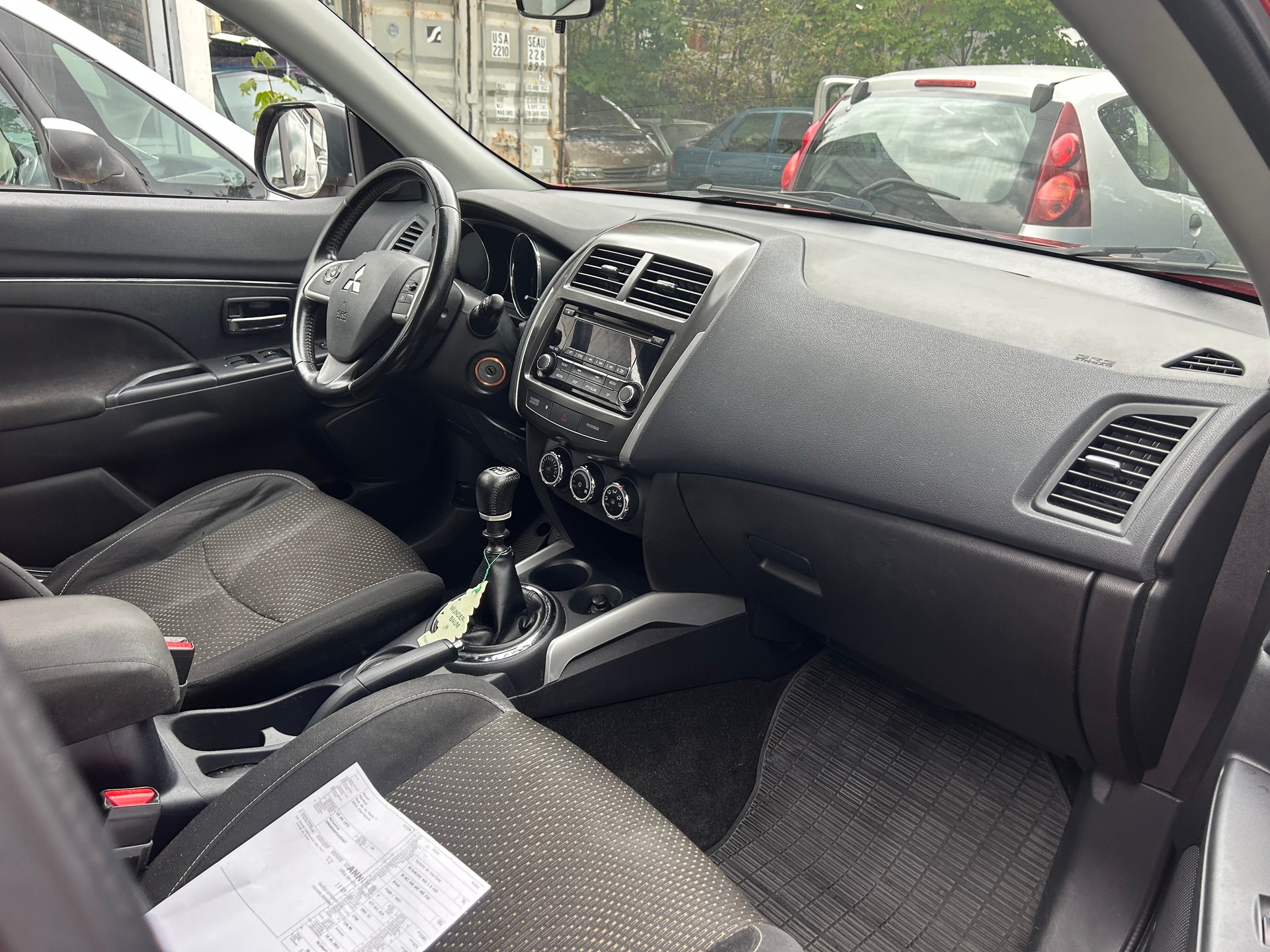 MITSUBISHI ASX 1.8 DID Celebration 300K 4WD-image-9