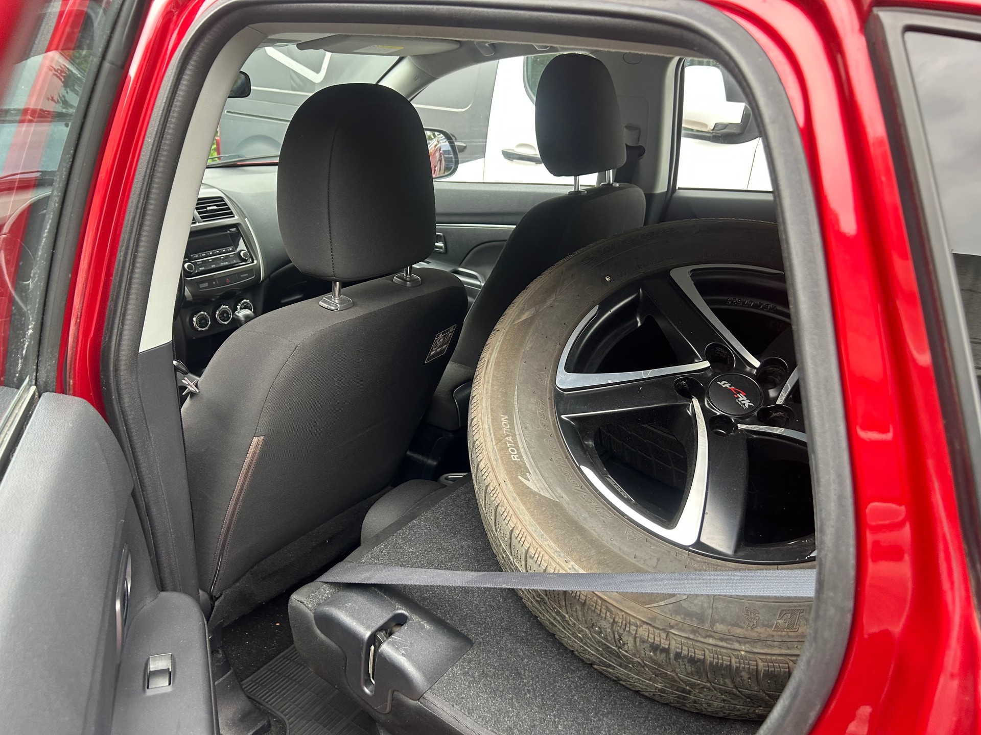 MITSUBISHI ASX 1.8 DID Celebration 300K 4WD-image-7