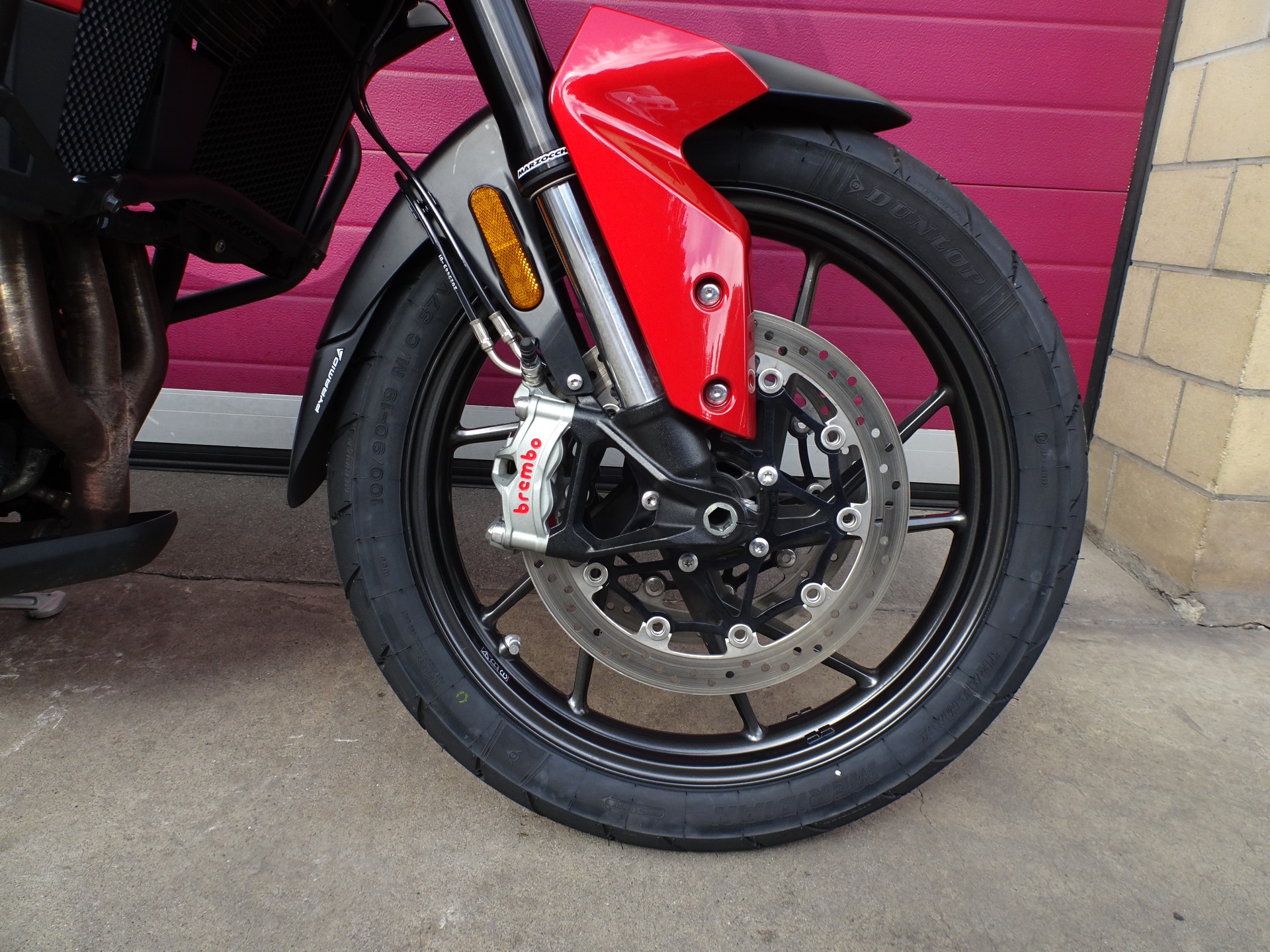 TRIUMPH Tiger 900 GT Pro-showroom-element-1