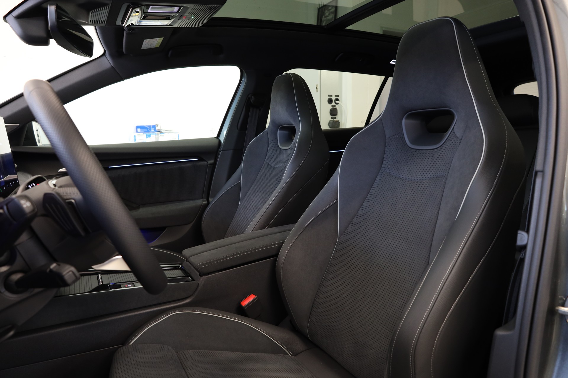 SKODA Superb Combi 2.0 TSI Sportline 4x4 DSG-image-12