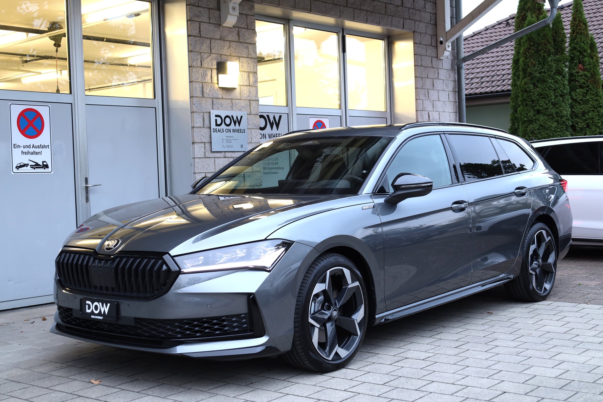 SKODA Superb Combi 2.0 TSI Sportline 4x4 DSG-image-2