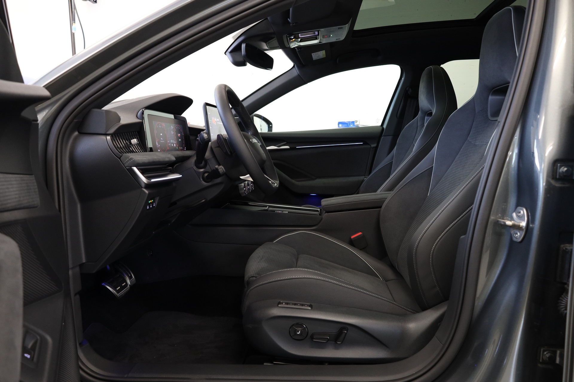 SKODA Superb Combi 2.0 TSI Sportline 4x4 DSG-image-8