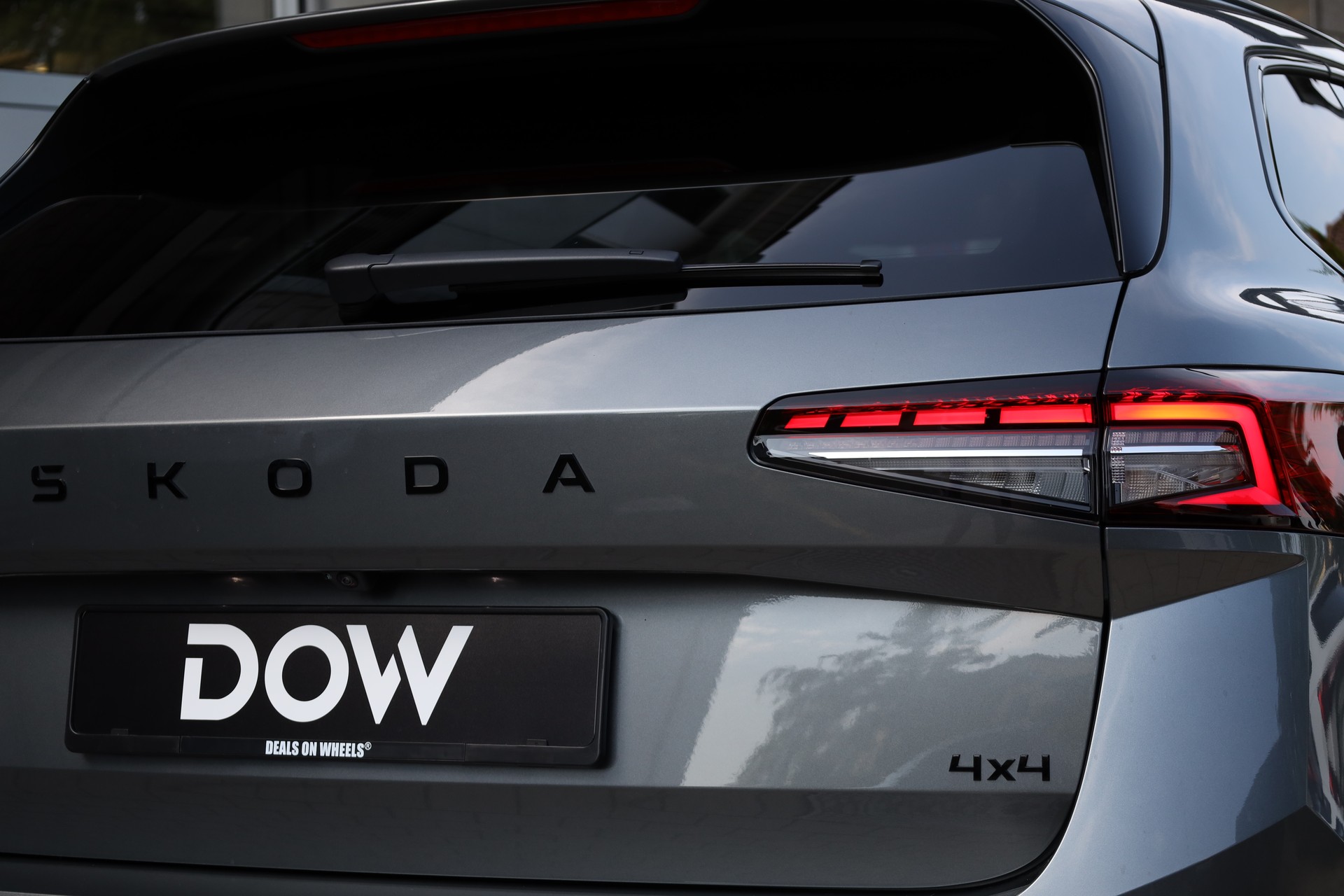 SKODA Superb Combi 2.0 TSI Sportline 4x4 DSG-image-18