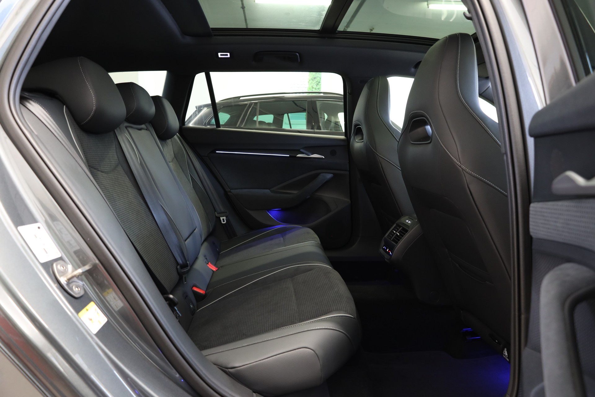 SKODA Superb Combi 2.0 TSI Sportline 4x4 DSG-image-19