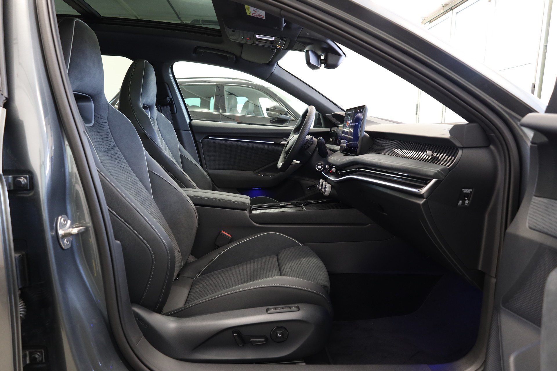 SKODA Superb Combi 2.0 TSI Sportline 4x4 DSG-image-17