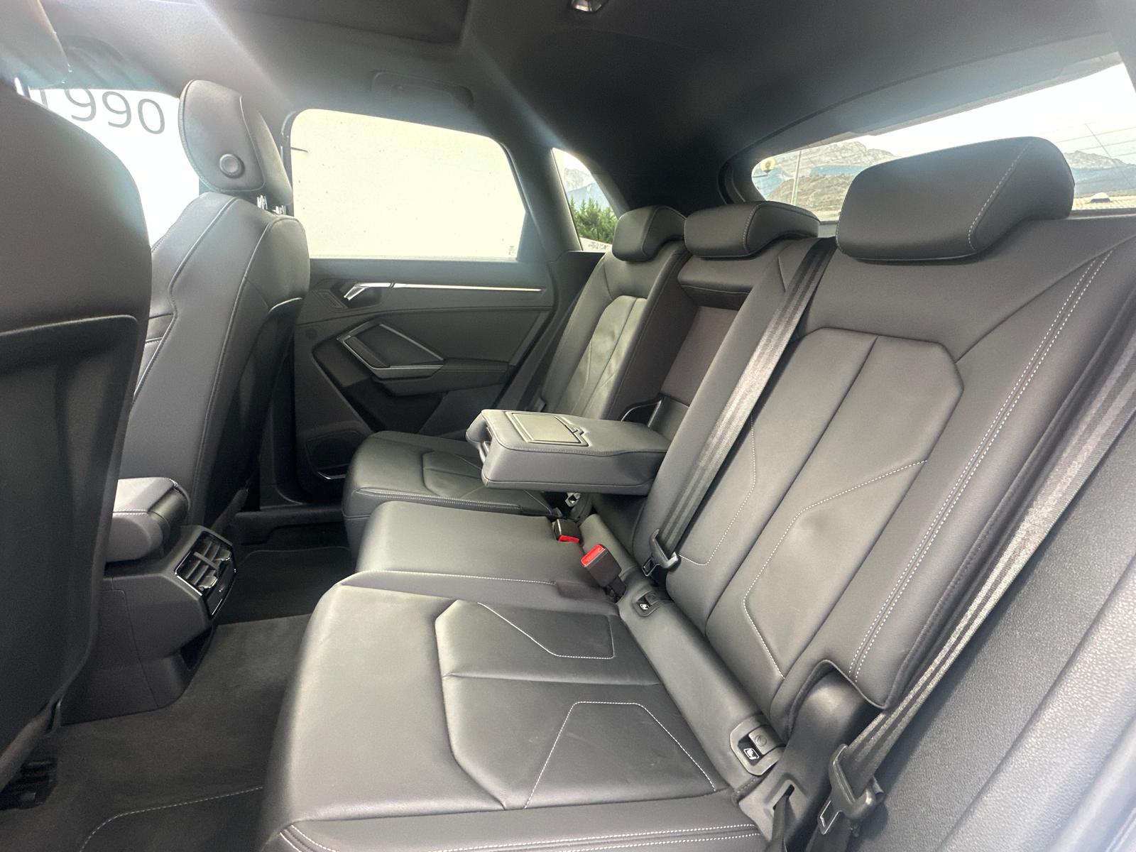 AUDI Q3 40 TFSI S line quattro S-tronic-image-10