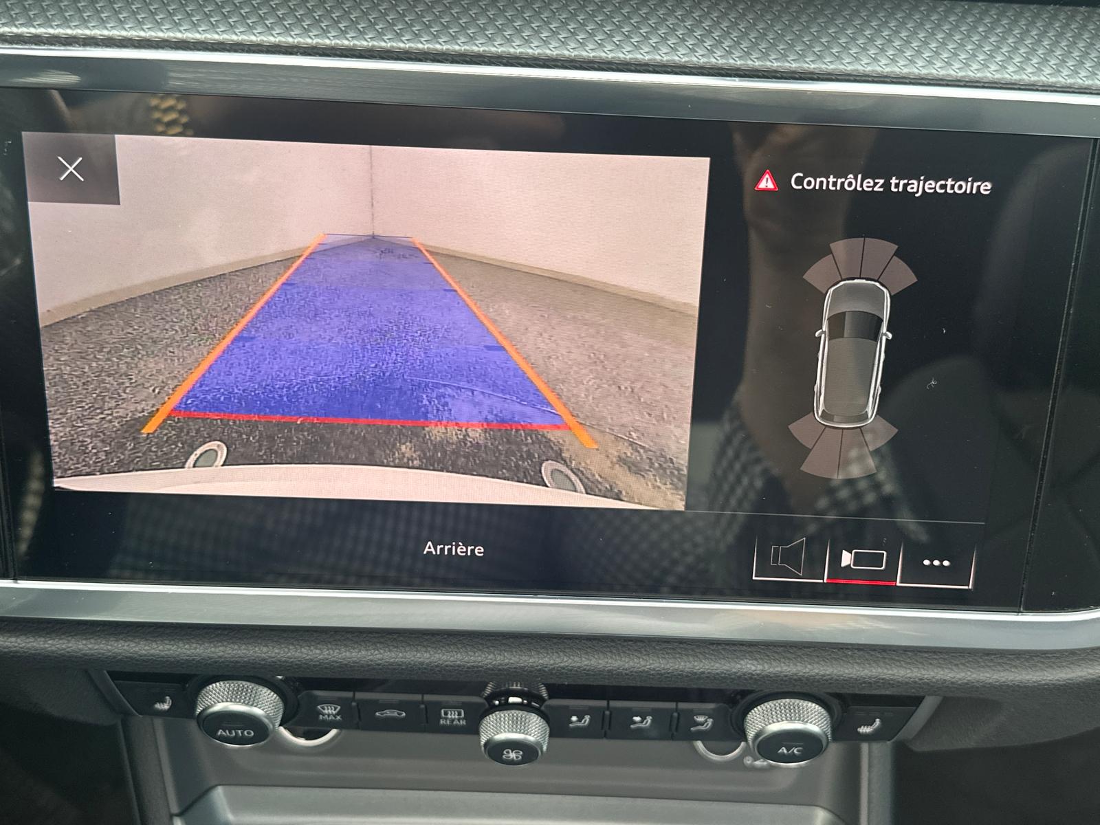 AUDI Q3 40 TFSI S line quattro S-tronic-image-11
