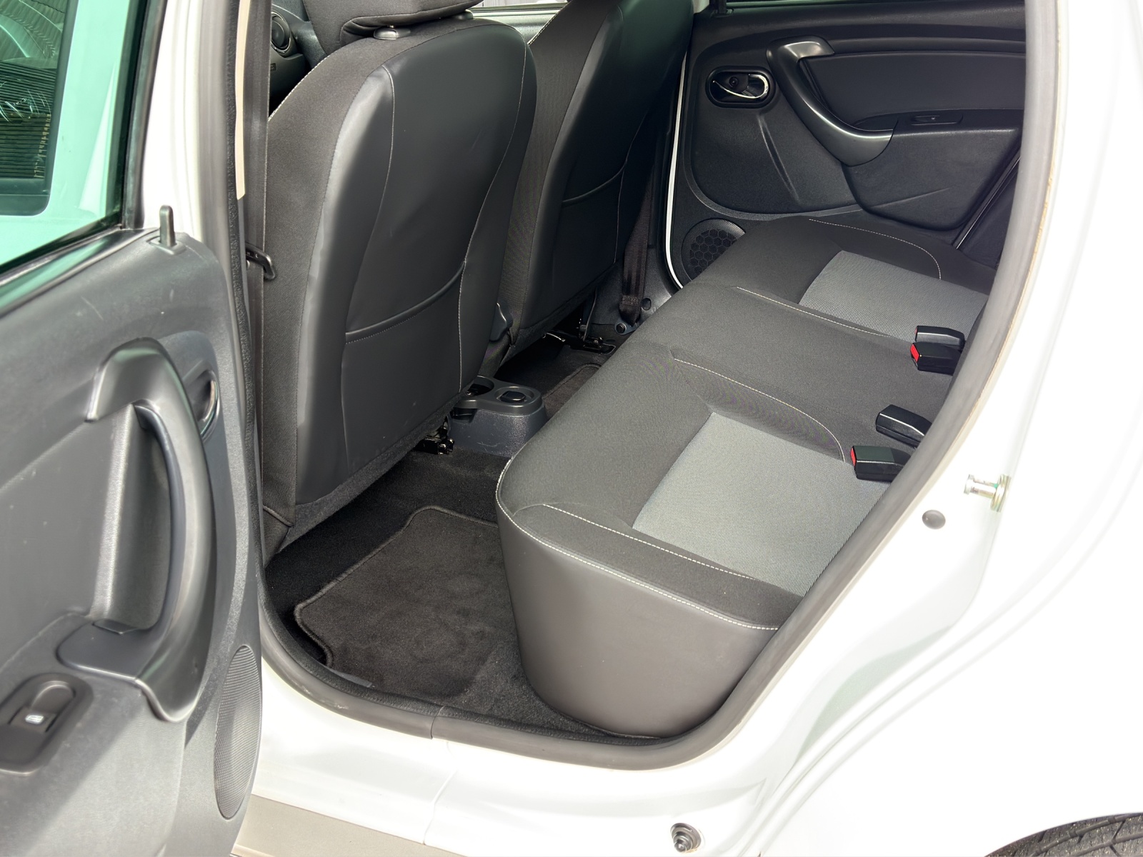 DACIA Duster 1.2 T Ambiance 4x4-image-14