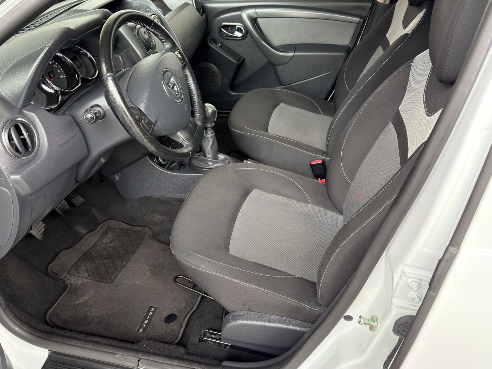 DACIA Duster 1.2 T Ambiance 4x4-image-9