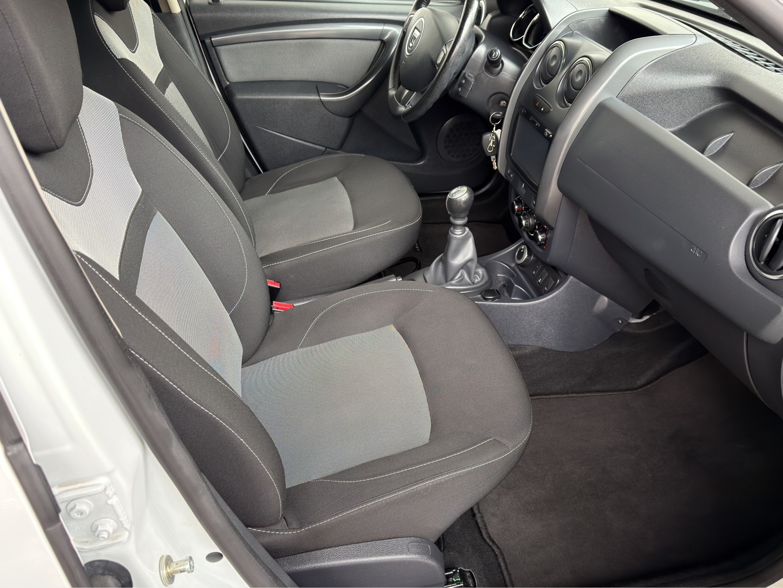 DACIA Duster 1.2 T Ambiance 4x4-image-12