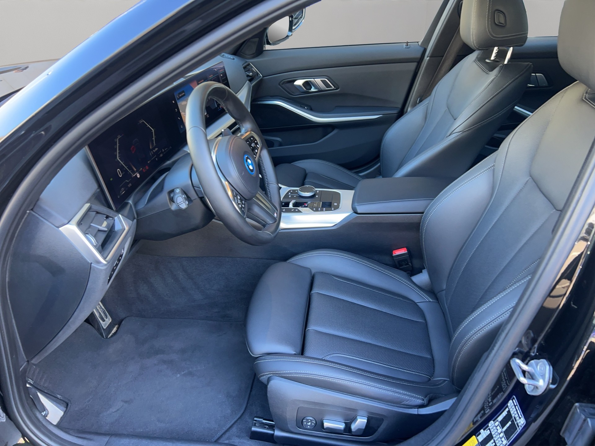 BMW 320e xDrive Touring Steptronic M Sport-image-11
