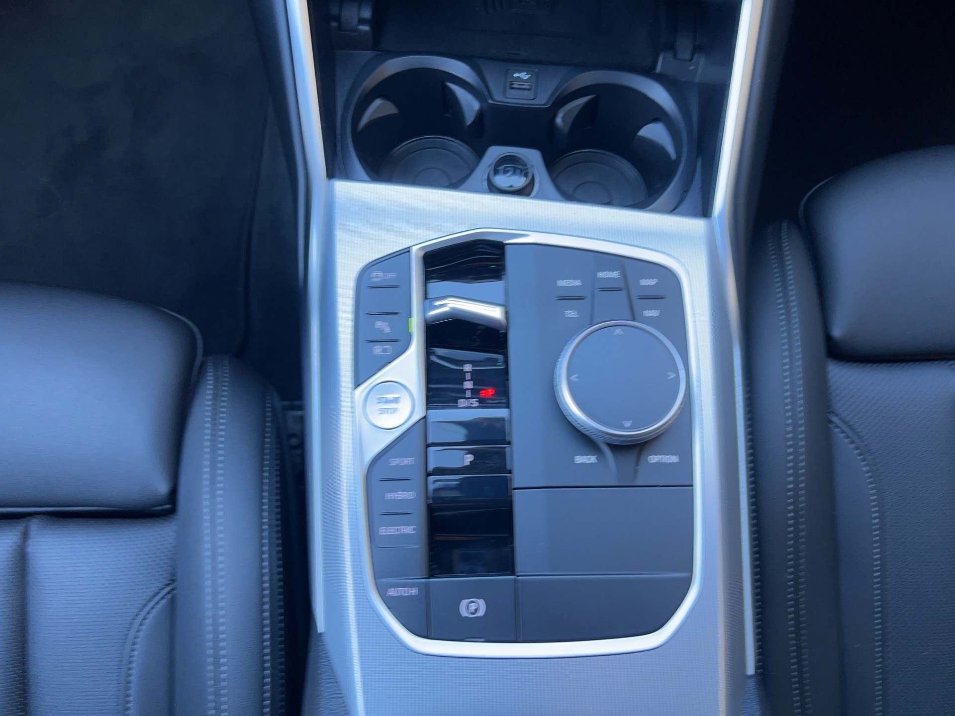 BMW 320e xDrive Touring Steptronic M Sport-image-17