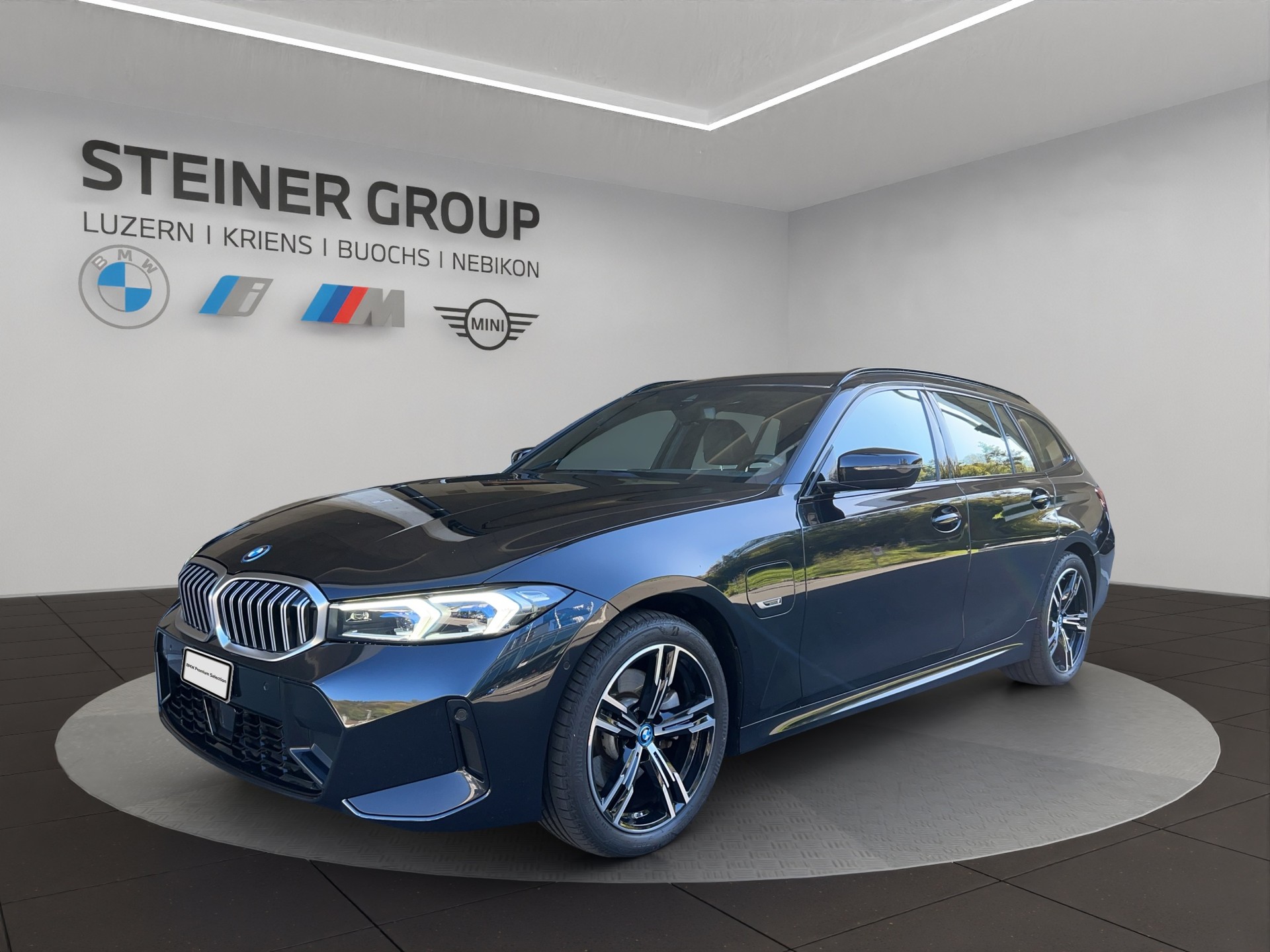 BMW 320e xDrive Touring Steptronic M Sport-image-0