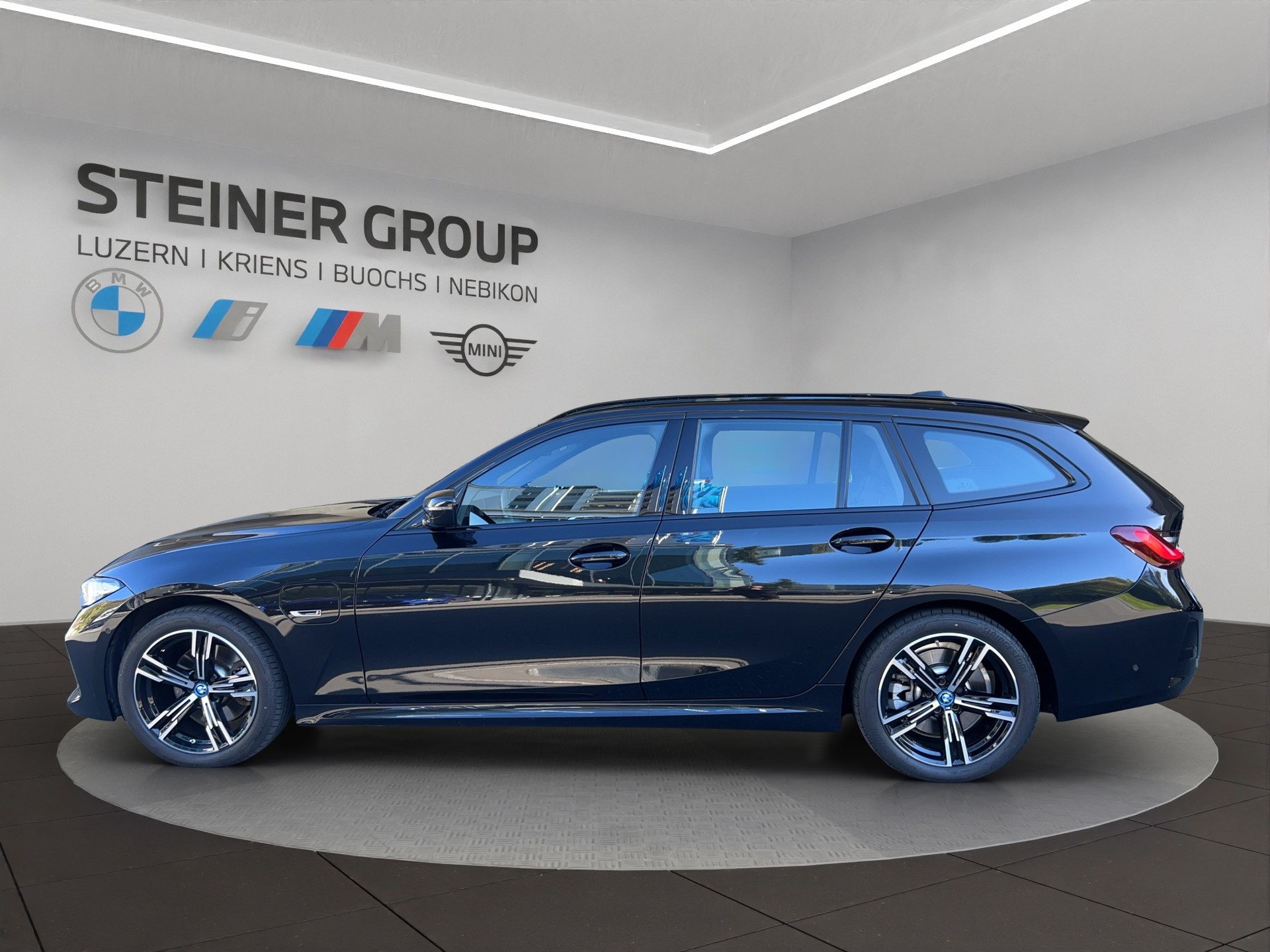 BMW 320e xDrive Touring Steptronic M Sport-image-8