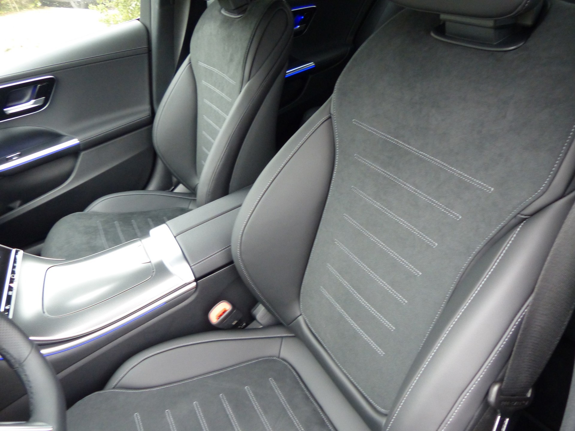 MERCEDES-BENZ C 200 4Matic AMG Line-image-11