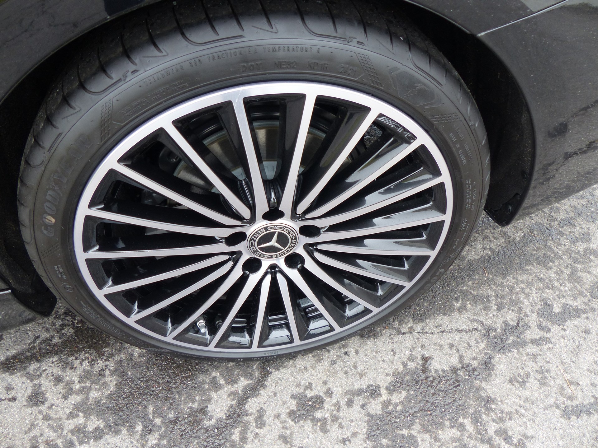 MERCEDES-BENZ C 200 4Matic AMG Line-image-4