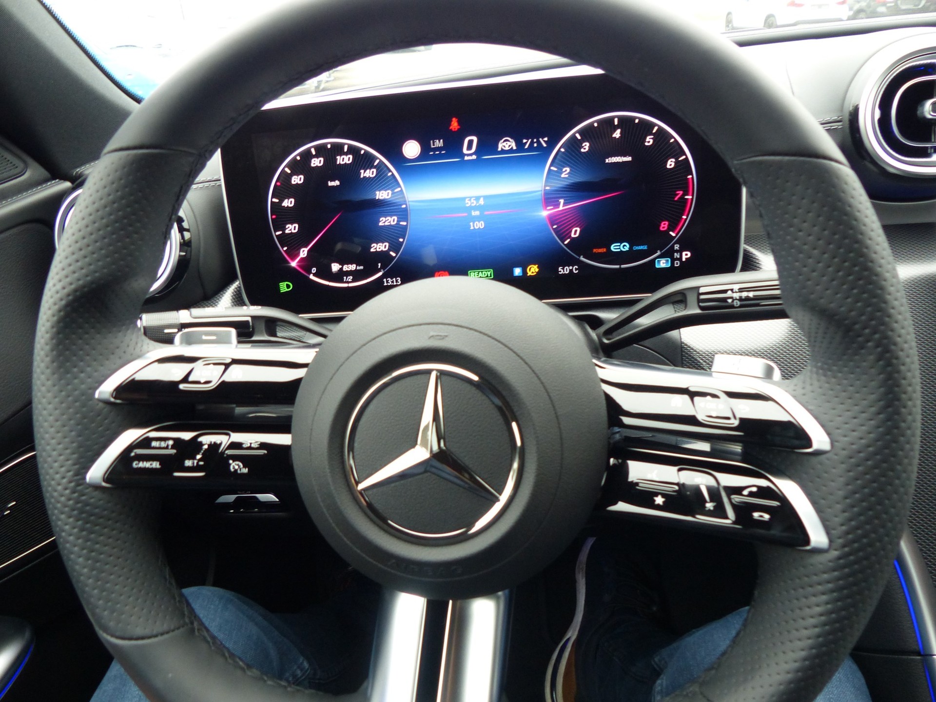 MERCEDES-BENZ C 200 4Matic AMG Line-image-5