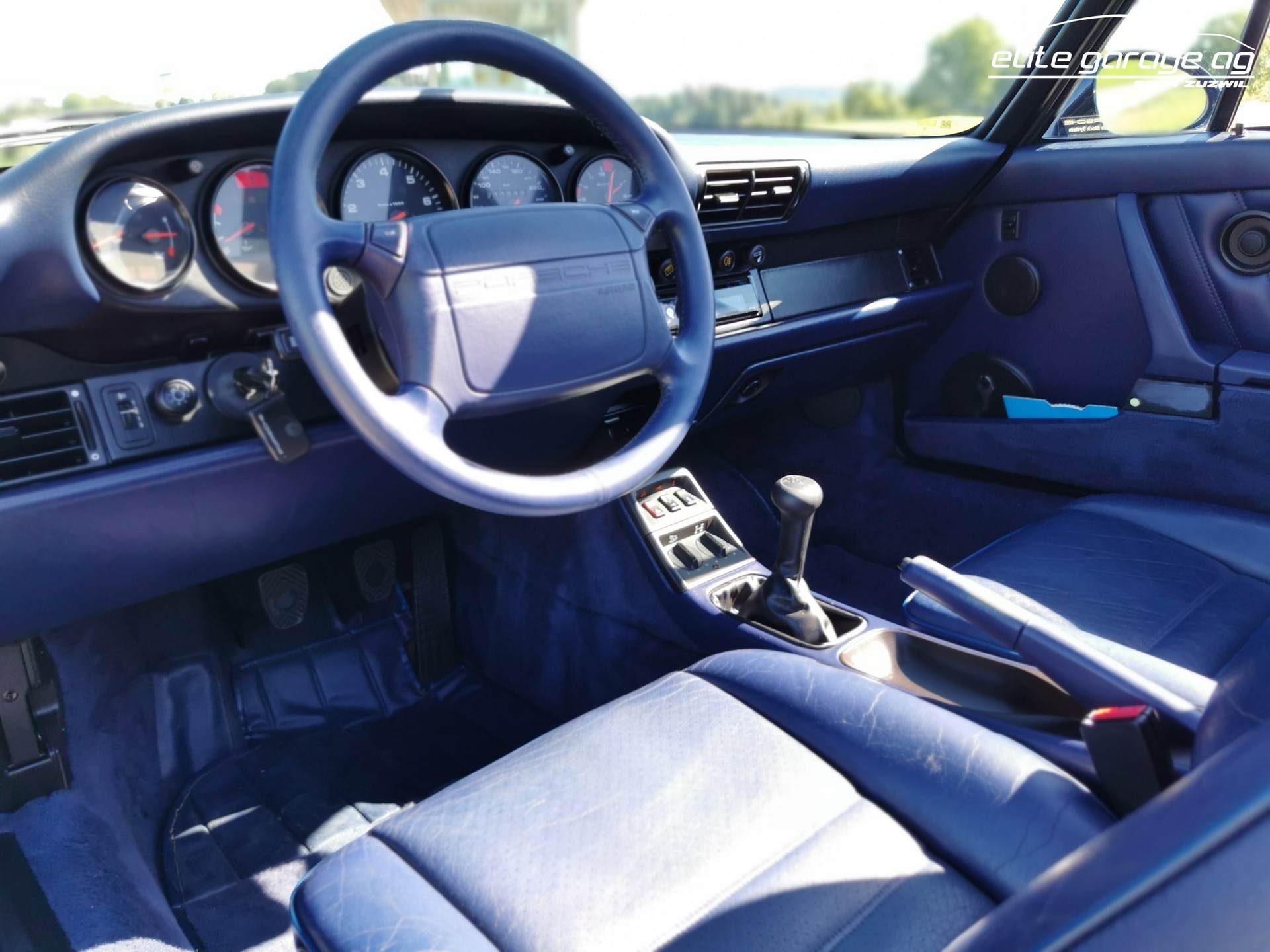 PORSCHE 911 Carrera 4 Cabrio-image-12