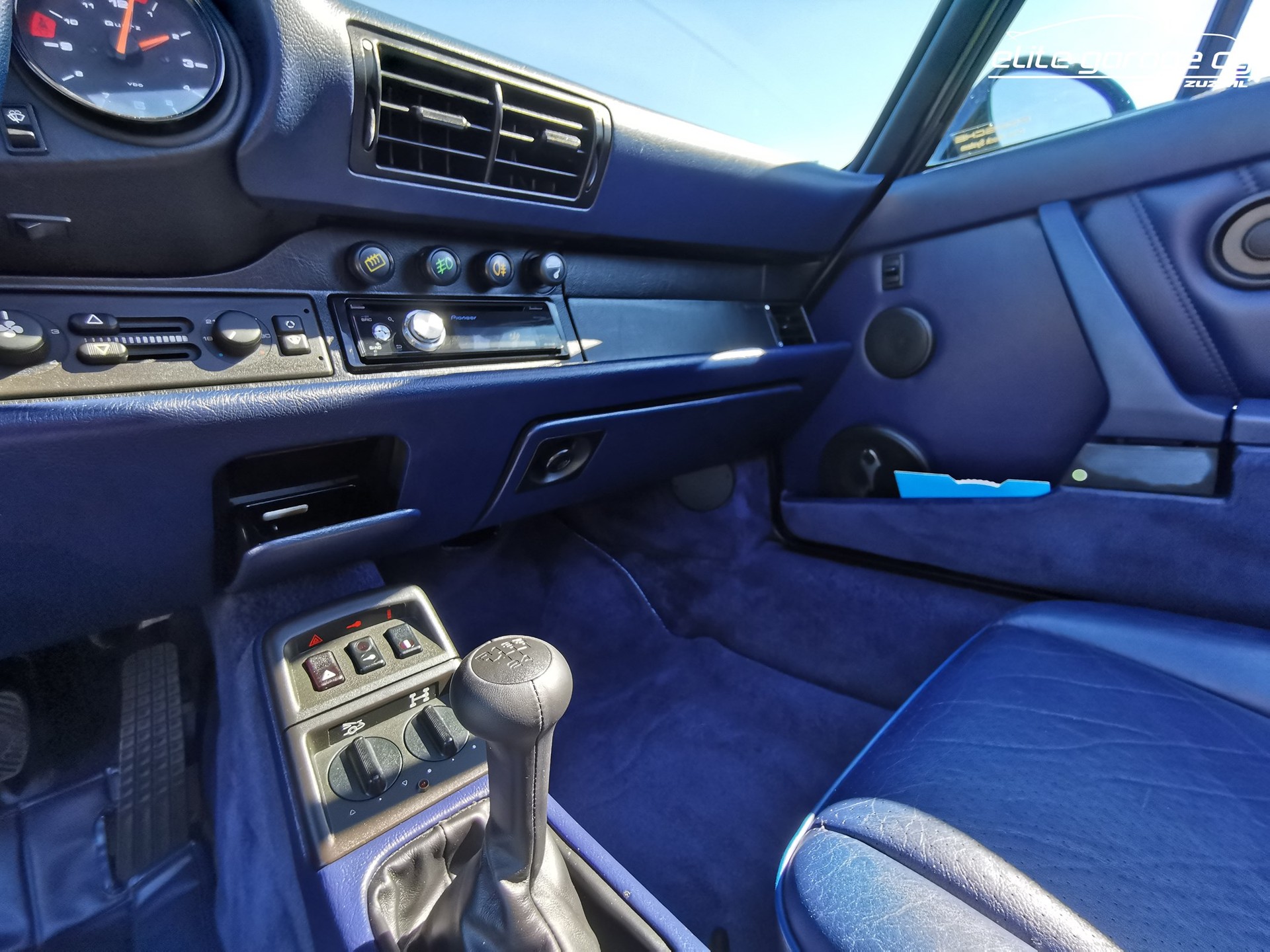 PORSCHE 911 Carrera 4 Cabrio-image-15