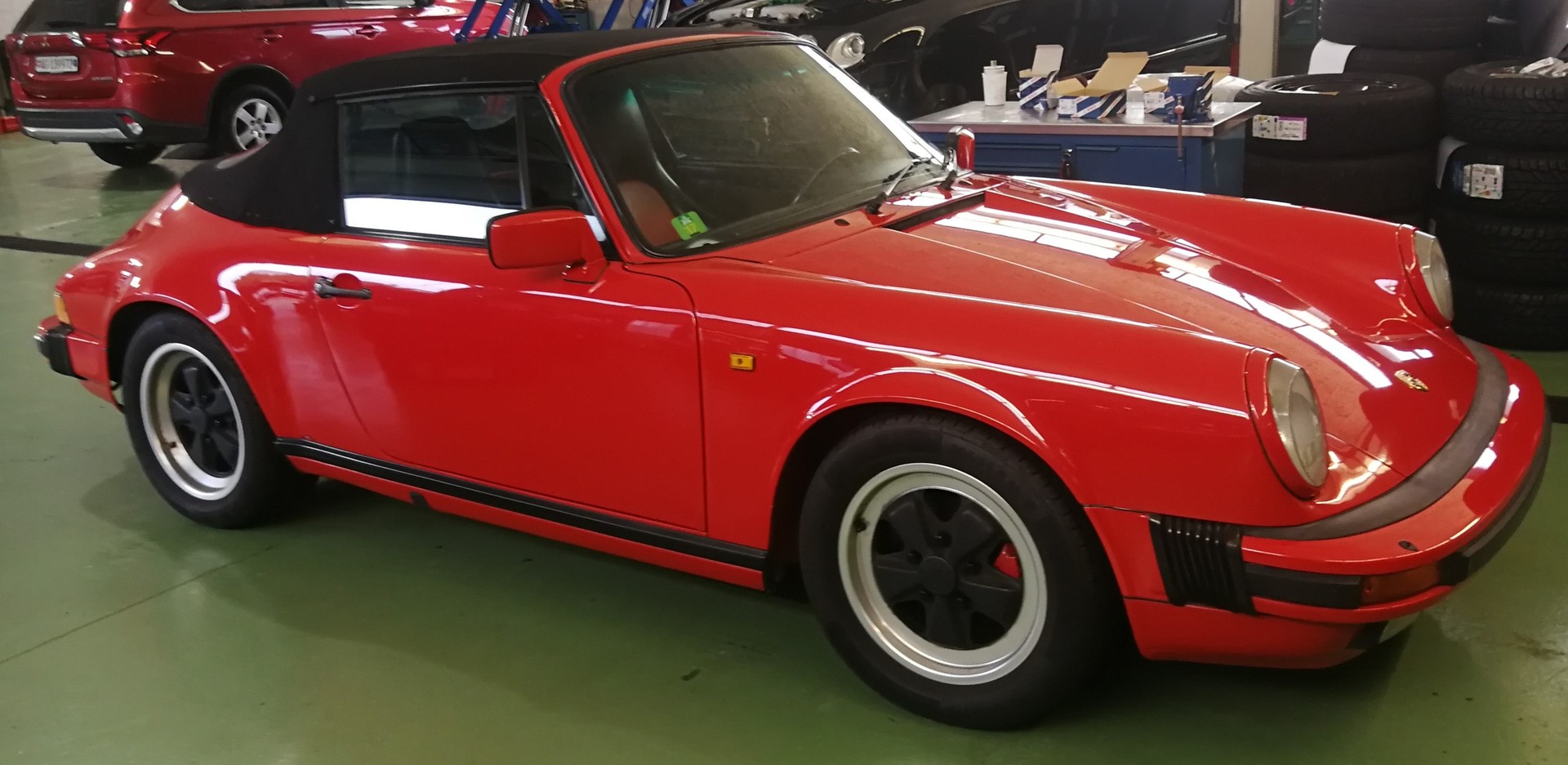 PORSCHE 911 Carrera Cabrio-image-2