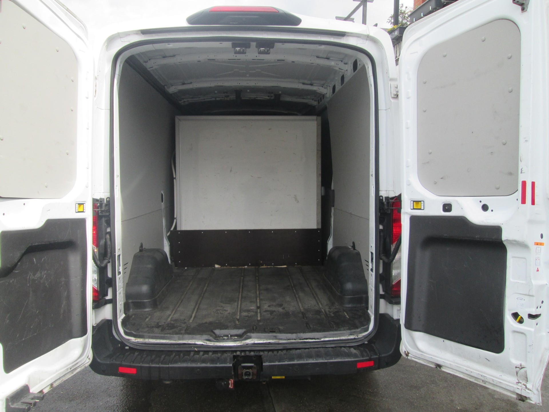 FORD Transit Van 350 L2 Ambiente 2.0 TDCi 185 FWD-image-11