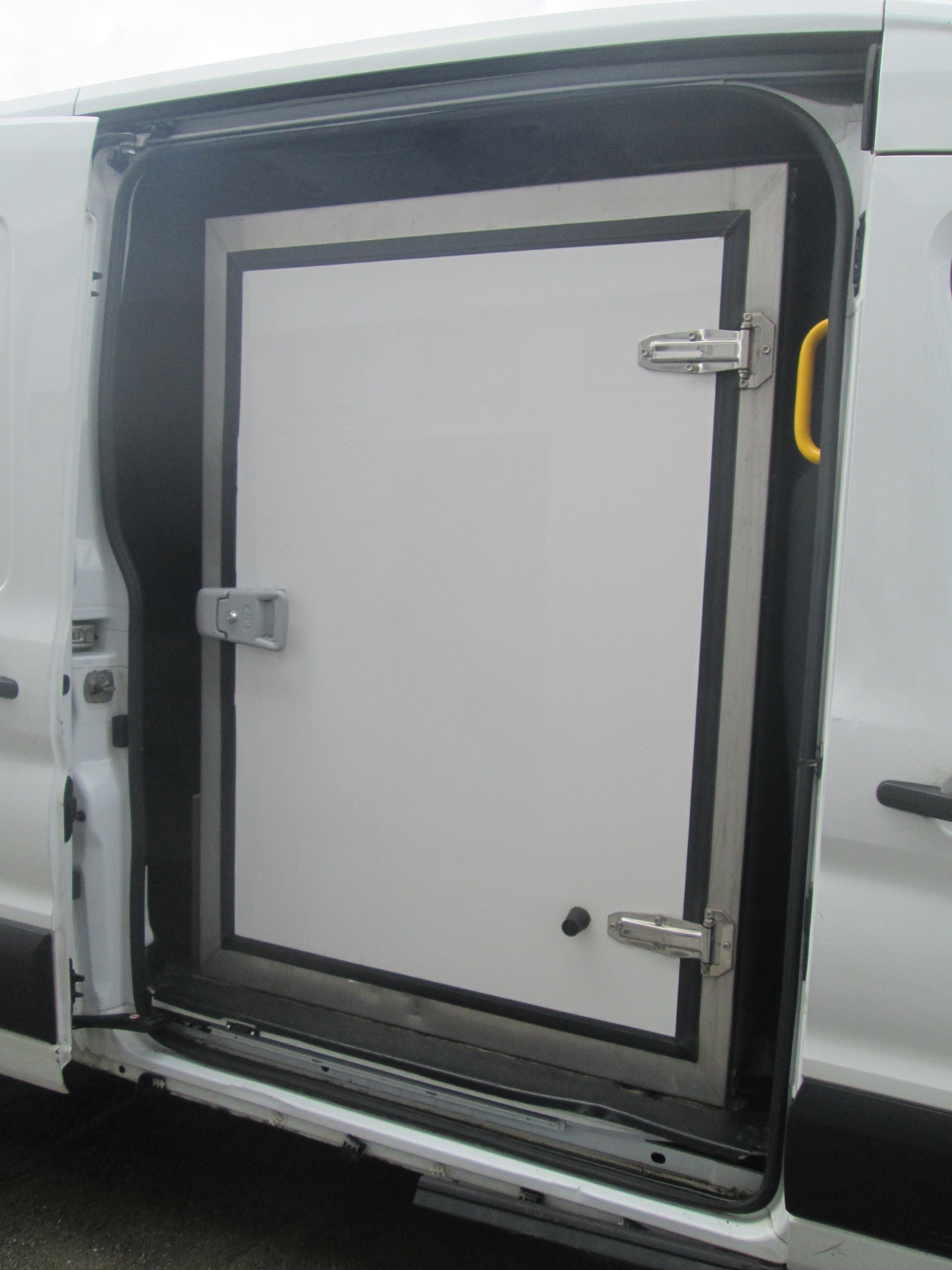 FORD Transit Van 350 L2 Ambiente 2.0 TDCi 185 FWD-image-9