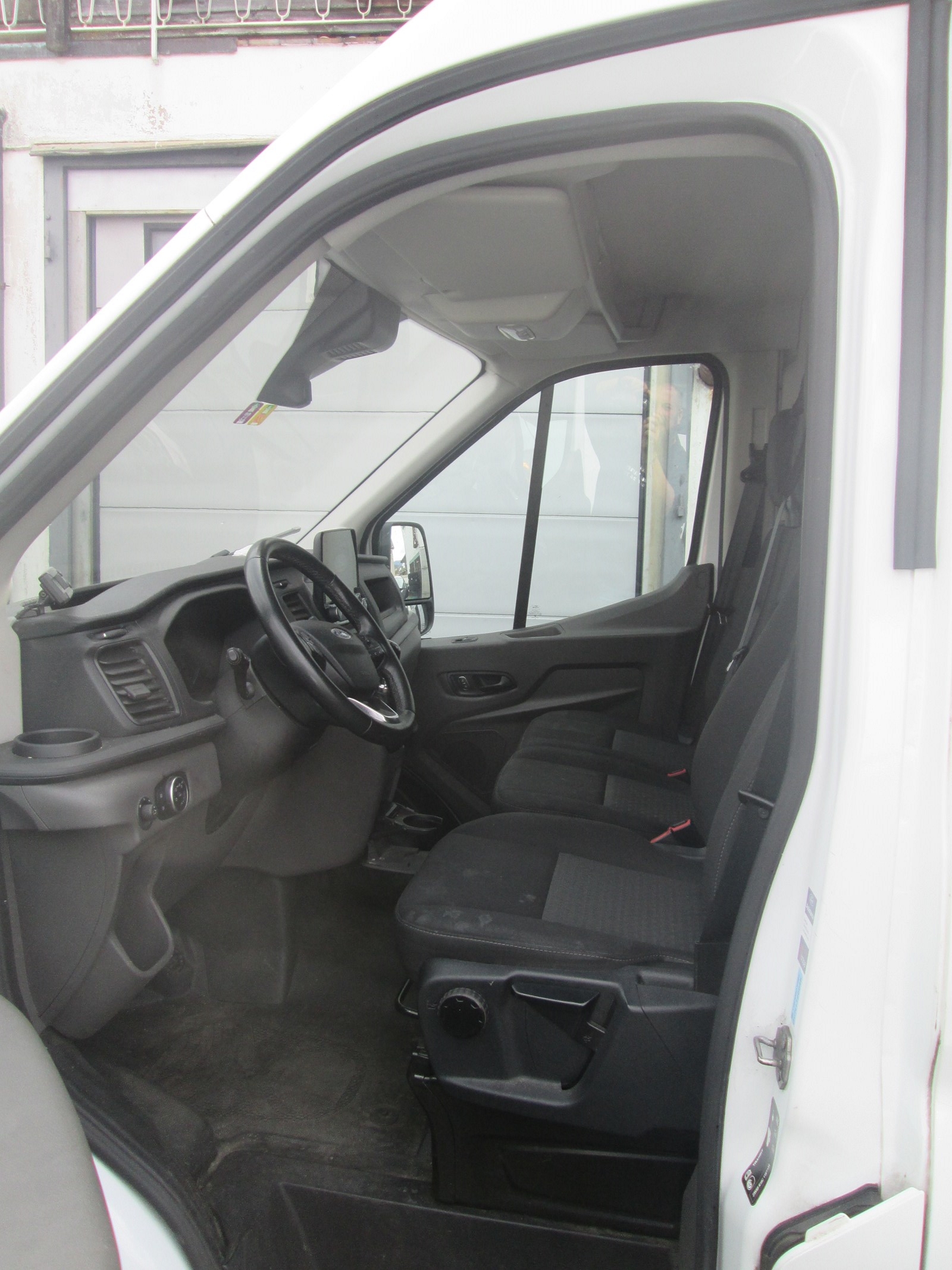 FORD Transit Van 350 L2 Ambiente 2.0 TDCi 185 FWD-image-12