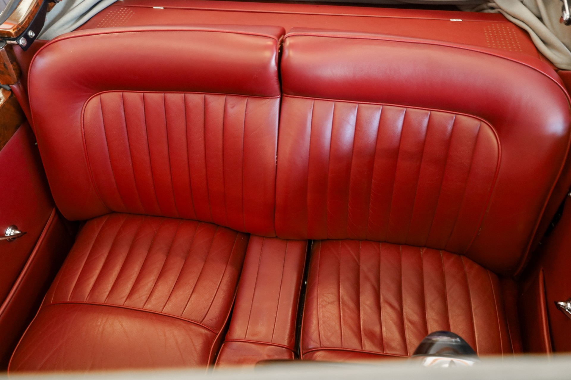 JAGUAR Drophead Coupe-image-23