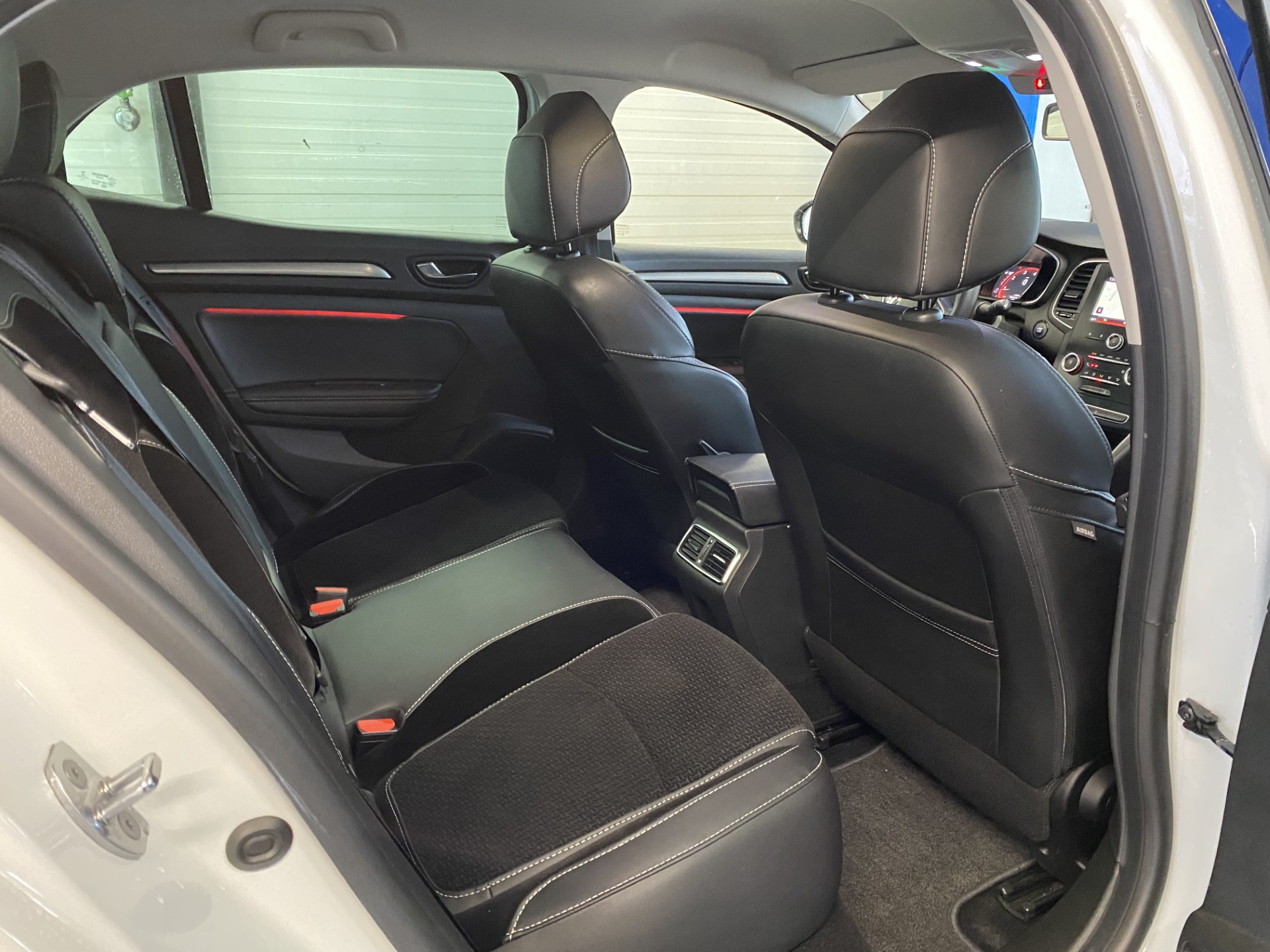 RENAULT Mégane 1.2 16V Turbo GT Line EDC-image-11