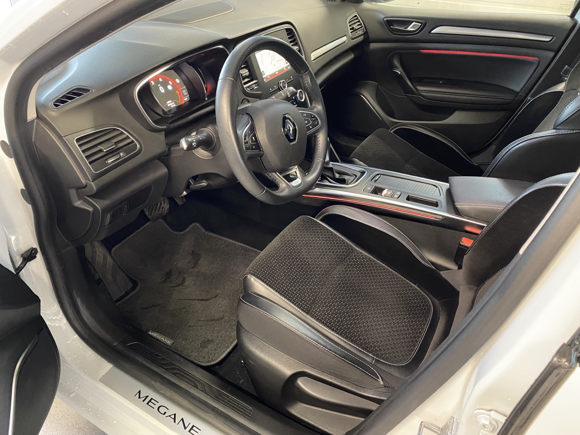 RENAULT Mégane 1.2 16V Turbo GT Line EDC-image-9