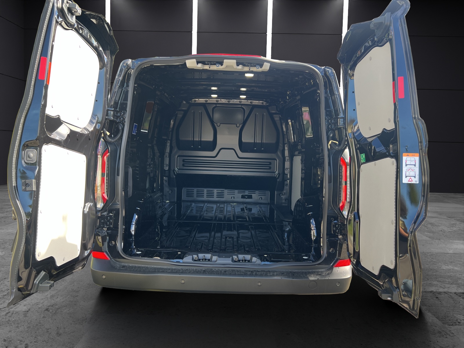 FORD E-Transit C Van 320 L1 Trend-image-15